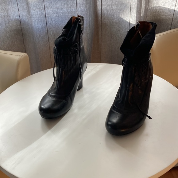 Earthie boots. Size 9.5 leather - Picture 2 of 5